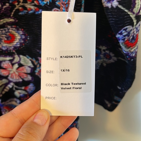 Unique Vintage Plus Size Black Floral Velvet Friday Night Bodysuit - Picture 7 of 12